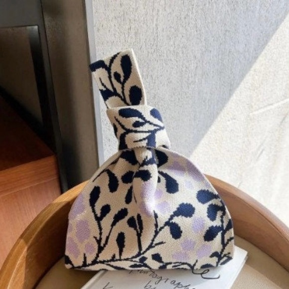 Satchel featuring a unique leaf design that's woven into the fabric, NWOT - Picture 3 of 4